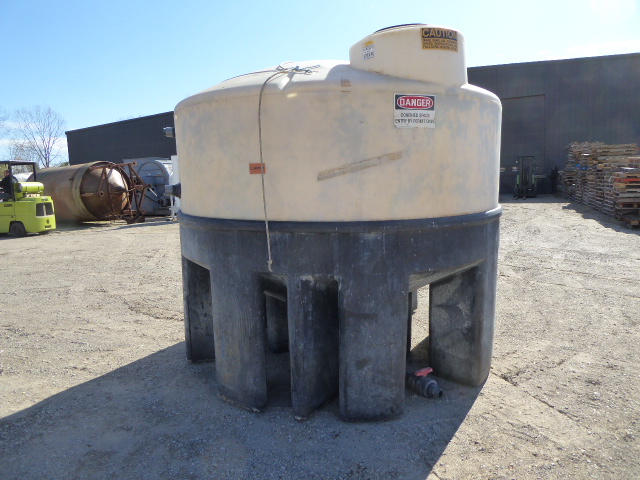 Used Cylindrical Tank - 1650 Gallon Poly Round Tank-Tanks-Cylindrical
