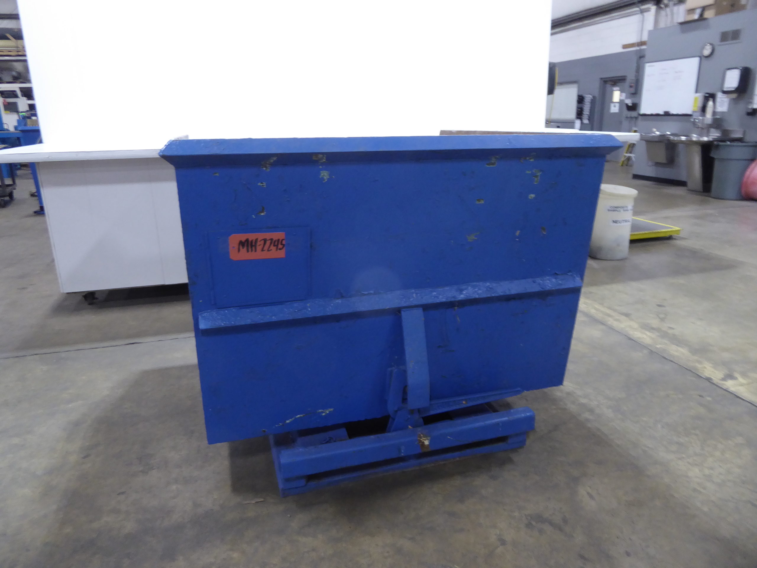 Used - Roura Detroit 6000 lb Capacity Self Dumping Hopper MH2245-Material Handling