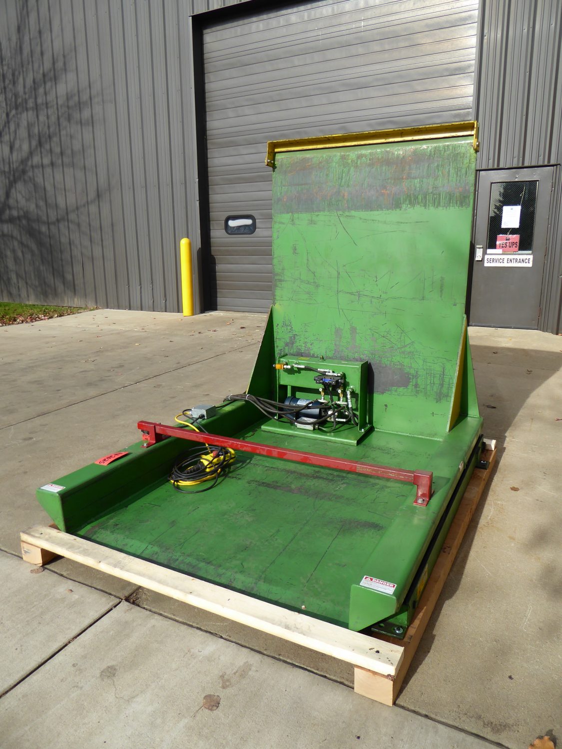 Used Automatic Dumper - Air Technical Industries, 2000 lbs, Automatic Hopper-Automatic Dumpers