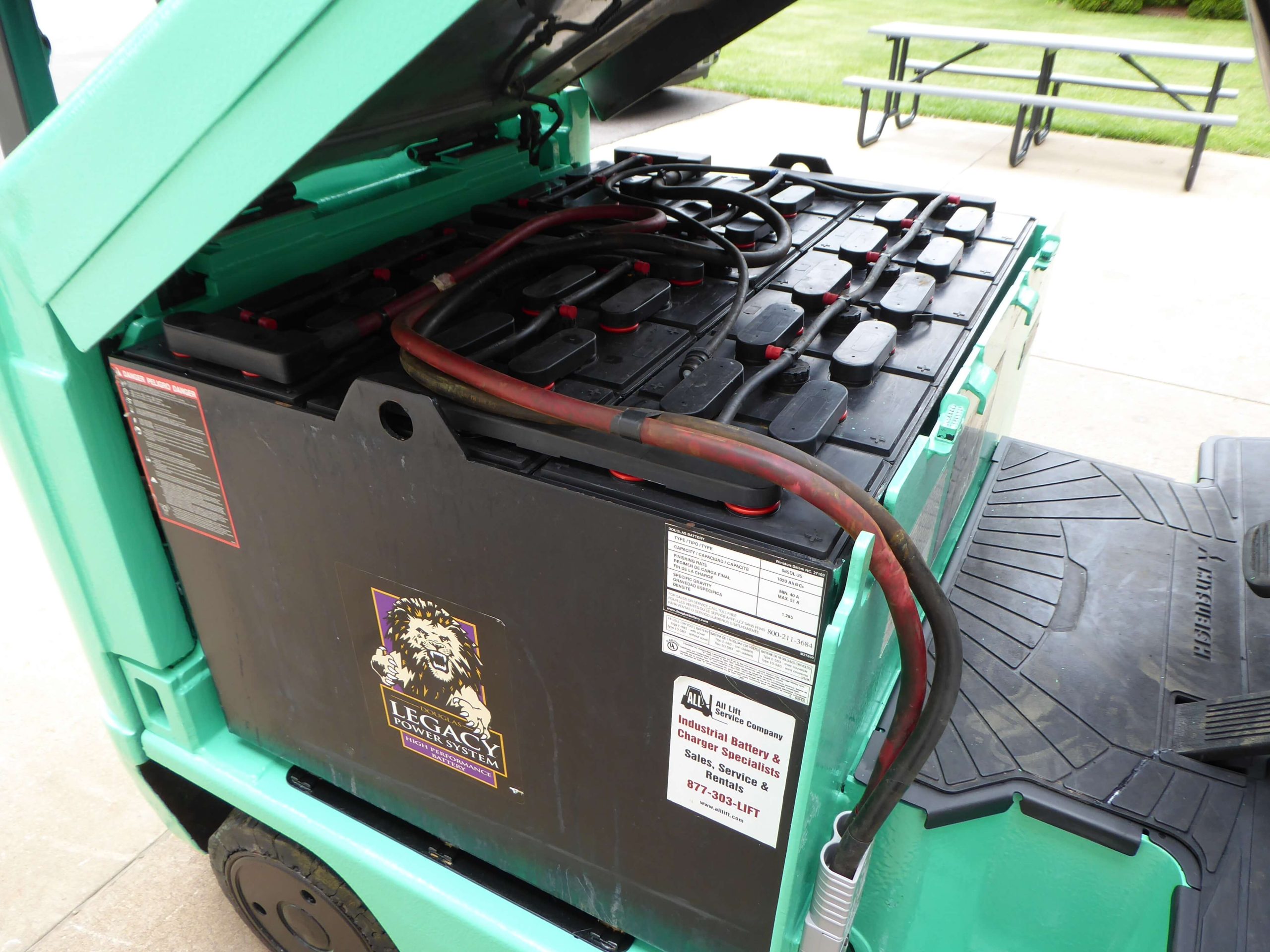 Mitsubishi 5,000 lbs Capacity Model FBC25N Electric Fork